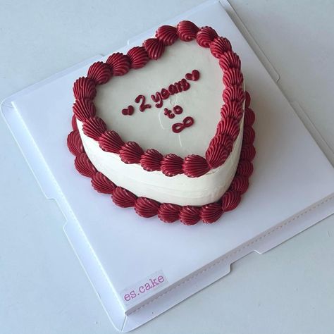 Cute Cakes For Anniversary, Happy 2 Year Anniversary Cake, Two Year Anniversary Cake, 2 Year Anniversary Cake Ideas, Mini Cakes For Boyfriend Anniversary, Anniversary Mini Cake Ideas, Cute Anniversary Cake Ideas Simple, 3 Anniversary Cake, 2 Anniversary Cake