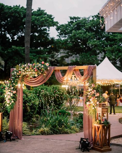 Entrance For Wedding Reception, Entrance Gate Decoration For Wedding, Entry Gate Design For Wedding, Gate Entrance Wedding Decor, Gate Design Wedding, Entrance Arch Design Event, Engagement Entrance Decor, Wedding Entry Gate Decoration, Entrance Arch Wedding