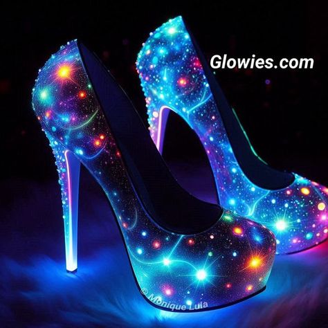 Monique Lula, Lava Lamp, Character Shoes, Locket, Light Up, Style Me, Novelty Lamp, Dance Shoes, Sport Shoes