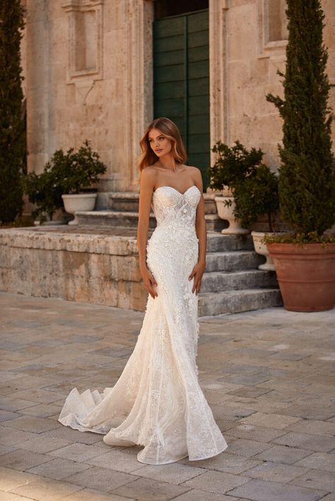 Glovanna - All About Love - Milla Nova Sweetheart Neckline Bridal Gown, Wedding Dresses Strapless Fitted, Strapless White Wedding Dress, Royalty Dr, Elegant Mermaid Dress, Milla Nova Wedding Dresses, Strapless Wedding Dress Mermaid, Milla Nova, Wedding Apparel