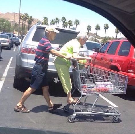 Old couple adventures Cute Old Couples, Funny Couple Pictures, Old Couples, Stay Young, Funny Couples, Photo Couple, Hopeless Romantic, Cute Couple Pictures, Cute Couples Goals