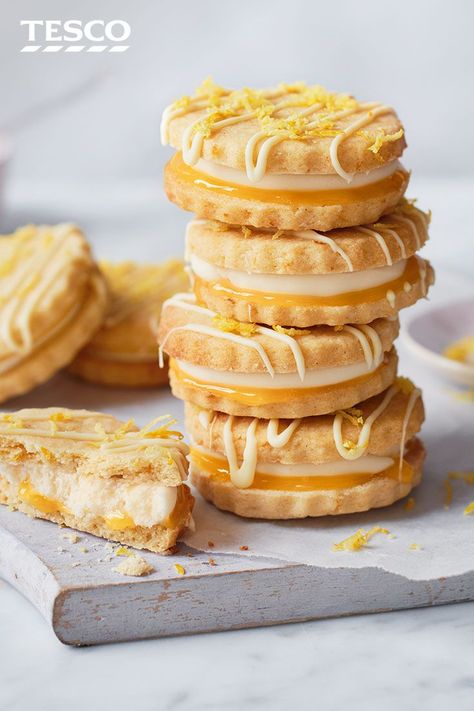 Biscuit Filling Ideas, Sandwich Biscuits Recipe, Lemon Biscuits Recipe, Lemon Biscuit, British Biscuit Recipes, Layered Cookies, Filled Biscuits, Lemon Curd Cookies, Shortbread Recipe Easy