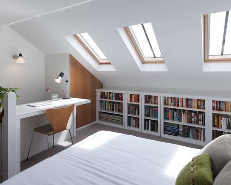 Beautiful minimal attic conversion work space and bedroom at Blackheath House : by APE Architecture & Design Ltd. Small Attic Bedroom Designs, Small Attic Bedroom, Design Ložnic, Attic Bedroom Designs, Attic Loft, Modern Style Bedroom, Slanted Ceiling, Small Attic, Attic Conversion