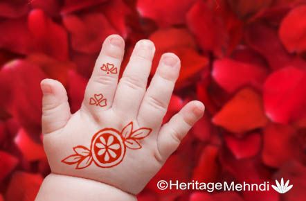 Mehndi Designs for Baby Girl are also very much in vogue in 2020. Baby Leg Mehendi Design, Mehendi Tattoo, Baby Mehndi, Eid Photoshoot, Baby Mehndi Design, Hena Designs, Kids Henna, Easy Mehndi Designs, Legs Mehndi