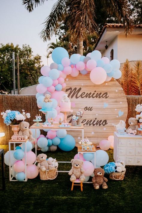 Gender Reveal Baby Shower Themes, Baby Gender Reveal Party Decorations, Gender Reveal Party Theme, Idee Babyshower, Baby Shower Deco, Baby Reveal Party, Gender Reveal Balloons, Gender Party, Gender Reveal Party Decorations