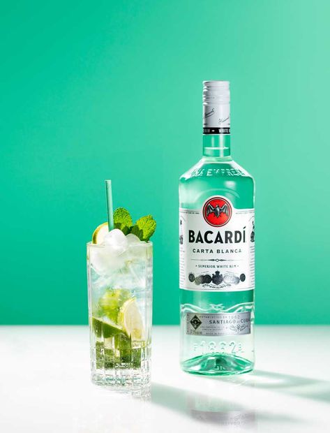 For the ultimate refreshing cocktail, you can't go past the classic mojito. Mix lime and mint with the smooth, subtle notes of almond and vanilla in BACARDÍ Carta Blanca, and you have a match made in heaven Bacardi Aesthetic, Bacardi Drinks, Bacardi Mojito, Mojito Mix, Mexico Recipes, Mojito Ingredients, Classic Mojito, Wine Recommendations, Bacardi Rum