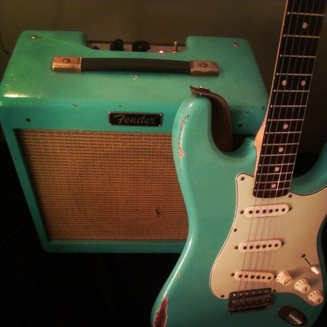 Guitars Teal Guitar, Vintage Guitars Acoustic, Surf Guitar, Guitar And Amp, Vintage Guitar Amps, Guitar Images, Best Guitar Players, Stratocaster Guitar, Fender Electric Guitar