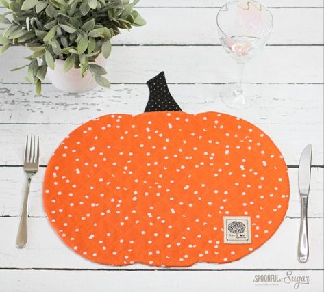 Pumpkin Placemats, Pumpkin Quilt Pattern, Fall Sewing Projects, Hatch Pattern, A Spoonful Of Sugar, Halloween Quilt, Quilted Projects, Fall Sewing, Beginner Sewing Patterns