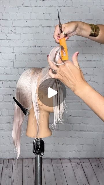 Over Directed Layers Hair, Long Layers Haircut Tutorial, Diy Haircut Layers Short, Diy Lob Haircut Tutorial, Layer Haircut Tutorial, How To Give Yourself Layers, Layers Haircut Tutorial, Diy Layered Haircut, Layered Haircut Tutorial