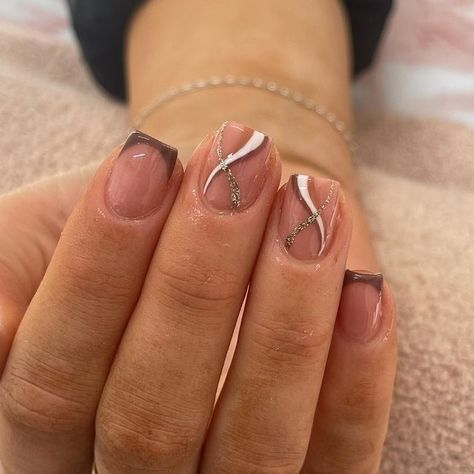 Nails Biab Autumn, Biab Nail Ideas Autumn, Autumn Biab Nail Designs, October Biab Nails, Biab Gel Nails Autumn, Biab Short Nails Ideas, Autumn Swirl Nails, French Tip Biab Nails With Design, Autumn Biab Nails Short