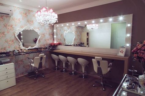 Makeup Studio Ideas, Makeup Studio Decor, Studio Makeup, Beauty Salon Decor, Glam Room, Salon Interior Design, Makeup Rooms, Makeup Salon, Makeup Studio