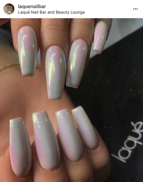 ✨✨ Follow laquenailbar on Instagram for all the Fleeky nails Unicorn Chrome Nails, Irridescent Nails, Holographic Nail Designs, Unicorn Chrome, Chrome Nail Polish, Nail Goals, Unicorn Nails, Baby Nails, Her Nails