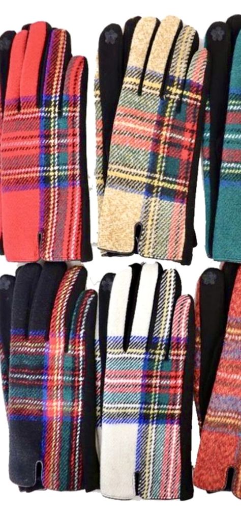 Cottage Fashion, Tartan Fashion, Gloves Fashion, Tartan Christmas, Winter Plaid, Soft Classic, Random Pictures, Tres Chic, Winter 2023