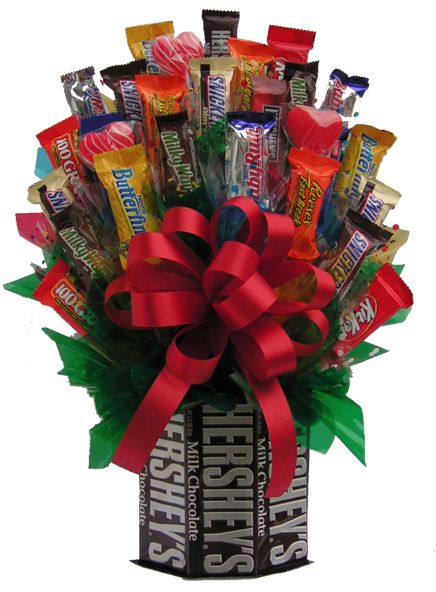 everyday treasures fromThe Domestic Curator: VALENTINE'S DAY CANDY BOUQUET Candy Bar Bouquet, Candy Arrangements, Candy Gift Baskets, Candy Bouquet Diy, Instead Of Flowers, Candy Bouquets, Candy Crafts, Business Writing, Gift Bouquet