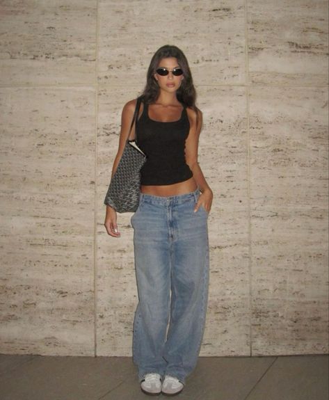 Casual College Outfits Shorts, Casual Unique Outfits, Chicago Bar Outfit, Sade Outfits 90s Summer, Uni Fits Summer, Y2k Latina Outfits, Jean Summer Outfits, Updated Closet, Sade Aesthetic