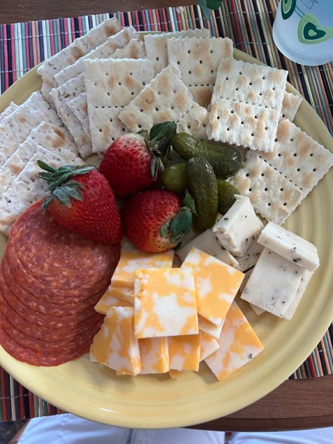 Snack ideas. Lunch ideas. Crackers And Cheese, Comfort Aesthetic, Simple Work, Ideas Lunch, Cheese Lover, Work Lunch, Cheese Crackers, Snack Ideas, Lunch Ideas