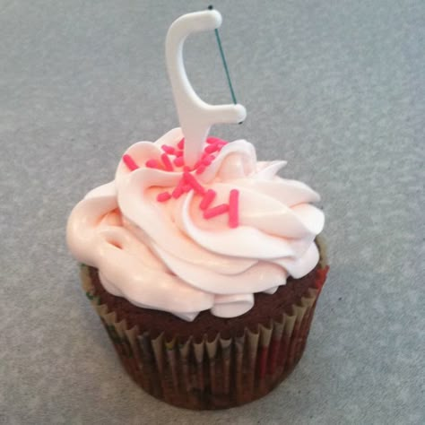 chocolate cupcakes decorated with a floss pick...for one of my fav dental hygienists, amanda Dental Hygiene Party, Dental Graduation Party, Dentist Party, Dental Party, Dental Cake, Dental Hygiene Graduation, Dental Graduation, Dental School Graduation, Tooth Party