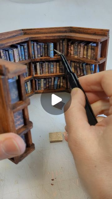 Tamar Cohen Miniatures on Instagram: "A new miniature library with more than 200 handmade miniature books

#dioramacreators #dioramaart #dioramas #dioramaclub #miniatureart" Library Diorama, Diorama Tutorial, Dollhouse Library, Miniature Library, Dollhouse Decorating, Mini Library, Main Theme, Miniature Books, Handmade Miniatures