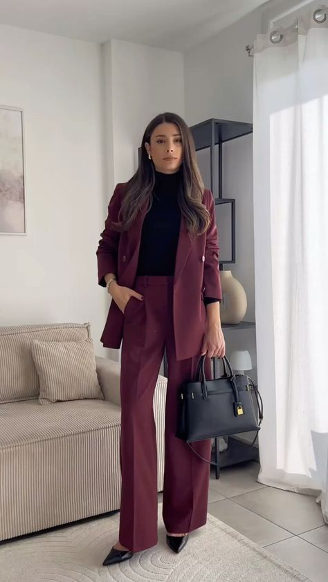 Blazer Wedding Guest Outfit, Leg Outfit, Professional Wardrobe Essentials, Wide Leg Outfit, Fashion Old Money, Blazer Wedding, 2025 Ideas, Vegas Outfit, Corporate Outfits