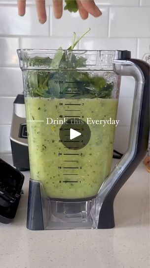 Detox Smoothie Recipes, Ginger Smoothie, Celery Green, Easy Detox, Juice Fast, Green Apples, Homemade Remedies, Green Juice, Chard