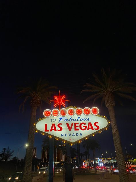 Las Vegas Sign Wallpaper Background 90s Las Vegas, Vegas Sign Aesthetic, Las Vegas Aesthetic Night, Vegas Aesthetic Night, Las Vegas Background, Vegas Background, Las Vegas Wallpaper, Las Vages, Vegas Wallpaper