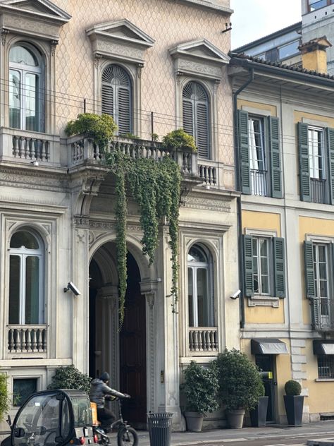 Italy Mansion Aesthetic, Apartment In Milan, Italy Aesthetic House, Italy Mansion, Milan House, Milano Aesthetic, Italian Mansion, Italian Apartment, Mansion Aesthetic