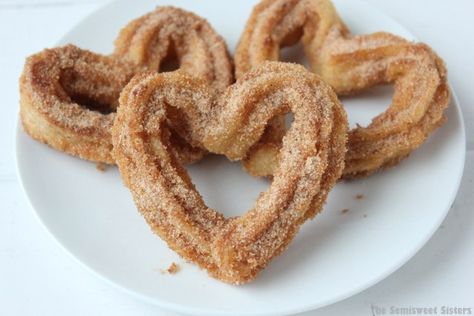 How to Make Heart Shaped Homemade Churros Baked Churros, Art Exploration, Churros Recipe, Valentine Desserts, Whoopie Pies, Think Food, Latin Food, Eat Dessert, Pretzels