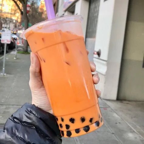 Thai Tea Boba, Melon Milk, Boba Tea Recipe, Bubble Boba, Thai Milk Tea, Boba Bubble Tea, Orange Bubbles, Tea Drink Recipes, Tea Places