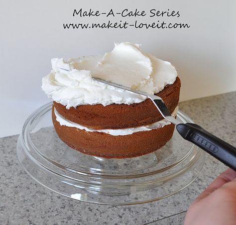 Tips for stacking and icing a cake - I NEED this help!  Also on the same site: how to use fondant on the cake. great tutorials - Source http://pinterest.com/pin/471681760943249739/ Baking School, Cake Supplies, Round Cake, Cake Icing, Dessert Decoration, Cake Decorating Tutorials, Cake Decorating Tips, Fondant Cakes, Cake Inspiration