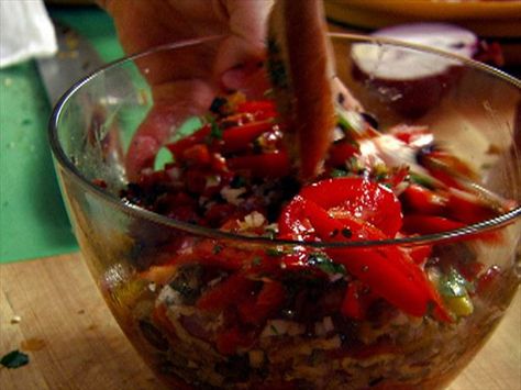 Get this all-star, easy-to-follow Tomato "Carpaccio" with Arugula and Herb Salad… Tomato Carpaccio, Carpaccio Recipe, Picnic Side Dishes, Roma Tomato, Best Vegetables, Herb Salad, Fresh Oregano, Cooking Channel, Fresh Chives