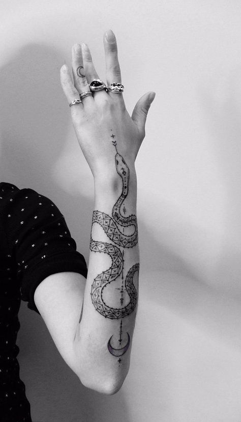 Full Arm Sleeve Tattoo, Around Arm Tattoo, Tattoo Snake, Snake Tattoo Design, Geniale Tattoos, Diy Tattoo, Arm Tattoos For Women, Snake Tattoo, Piercing Tattoo