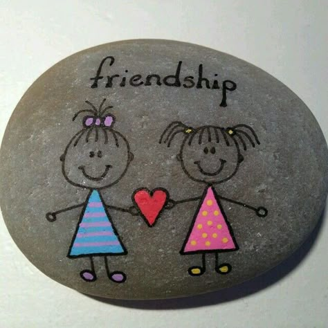 Caillou Roche, Sisters Tattoo, Art Pierre, Creation Art, Rock And Pebbles, Painted Rocks Diy, Rock Painting Ideas Easy, Rock Painting Patterns, Wallpaper Tumblr