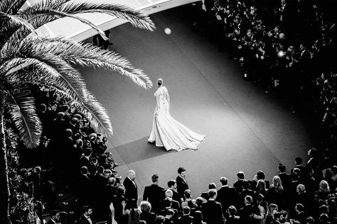 Uma Thurman photographed during the Closing Ceremony of the Cannes Film Festival in 2013. By Francois Durand/Getty Images. Veuve Cliquot, Festival Aesthetic, Tennis Event, Harvey Weinstein, Uma Thurman, Cannes France, Fashion Forever, The Medium, Glamour Fashion