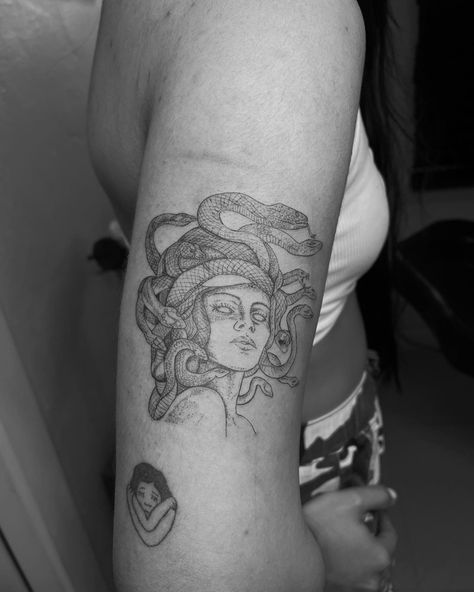 Pretty Medusa Tattoo, Medusa Tattoo Arm, Small Medusa Tattoo, Medusa Tattoo Design Simple, Unique Medusa Tattoo, Madussa Tattoo Design, Medusa Tattoo Design, Web Tattoo, Saved Tattoo