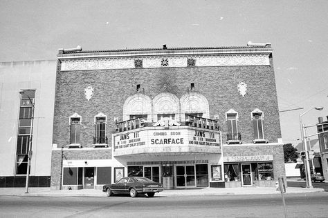 The Golden House Chinese restaurant and of course the State theater, 1983. Anderson, Indiana Small Town Indiana Aesthetic, Winona Lake Indiana, Lake Monroe Indiana, Anderson Indiana History, Anderson Indiana, Muncie Indiana, Robins Nest, Antique Alley Indiana, Theatre Interior