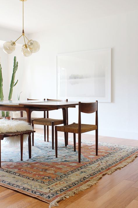 Modern Mid-Century Boho Dining Room | Dining room design ideas, dining room decor and more home decor ideas from @cydconverse Modern Mid Century Dining Room, Mid Century Dining Room Tables, Moroccan Dining Room, Mid Century Dining Room, Scandinavian Dining Room, Boho Dining Room, Mid Century Modern Dining Room, Modern Farmhouse Dining Room, Modern Farmhouse Dining