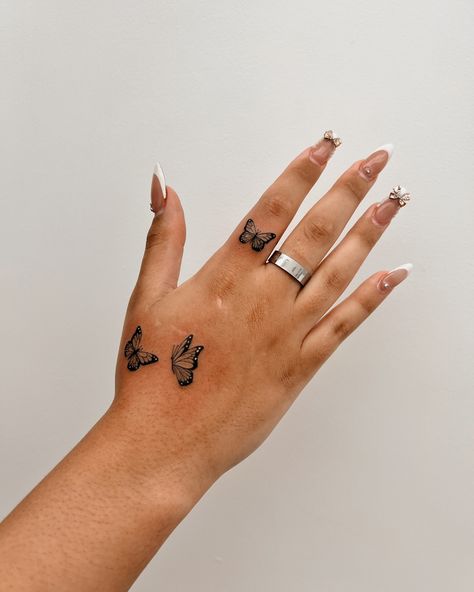 Butterfly tattoo inspo 🦋 #finelinetattoo #tattooartist #butterflytattoo #arizona #scottsdale #oldtownscottsdale #tattooartist #femaletattooartist #tinytattoo #smalltattoo Small Feminine Hand Tattoos, Thumb Butterfly Tattoo, Small Butterfly Hand Tattoo, Hand Tattoos For Women Fingers, Butterfly Hand Tattoo For Women, Women’s Hand Tattoos, Butterfly Tattoo Finger, Butterfly Finger Tattoo, Flower Finger Tattoo