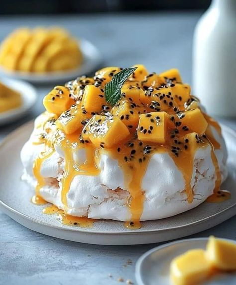 Mango Pavlova 🍰🥭 Mango Chunks, Jamie Oliver, Pavlova, Meringue, Whipped Cream, Cake Ideas, Mango, Dessert, Candy