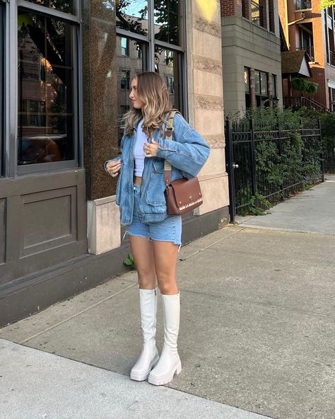 Denim Skirt Cream Boots, White Chunky Boots Jeans, Beige Boots Fall Outfit, Knew High White Boots Outfit, Outfits With White Boots Summer, White Boots Spring Outfit, White Platform Knee High Boots, Calve High Boots Outfit, Styling White Boots Fall