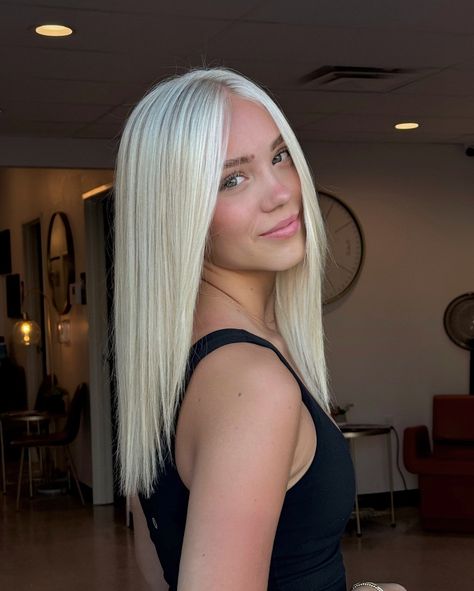 A moment for my client because she is GLOWING ⚡️⭐️ - - - @redkenpro @redken @k18hair @framar Cool Blonde Tone, Winter Blonde Hair, Winter Blonde, Blonde Lob, Brown Curls, Ice Blonde, Soft Blonde, Blonde Layers, Face Framing Bangs