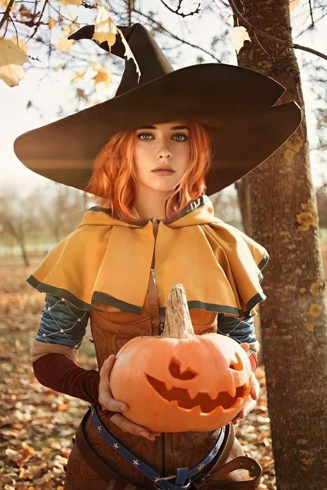 #helloween trends Cosplay Reference Photos, Cosplay Photography Poses, Halloween Costumes Redhead, Halloween Mode, Triss Merigold, Witch Cosplay, Halloween Tattoo, Witch Outfit, Halloween Photoshoot