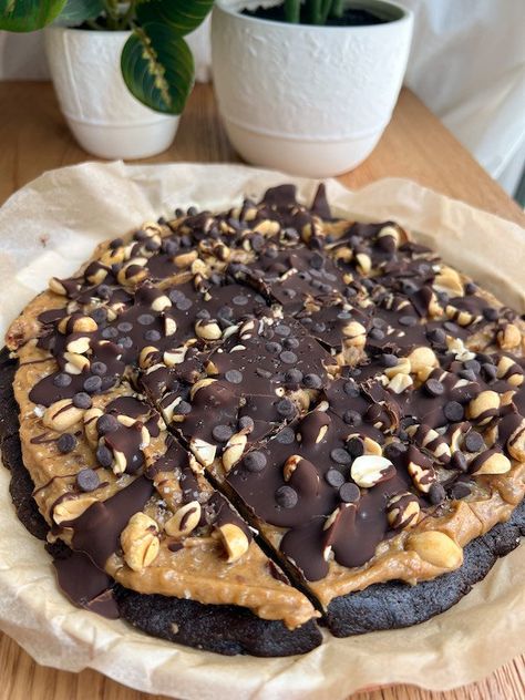 Deliciously Decadent Date Caramel Brownie Bark - Upbeet & Kaleing It Date Brownies No Bake, Recipes Using Dates Desserts, Date Bark Recipe Healthy, Vegan Chocolate Recipe, Animal Based Desserts, No Bake Desserts Healthy, Dates Dessert Recipes, Healthy Date Desserts, Date Bark