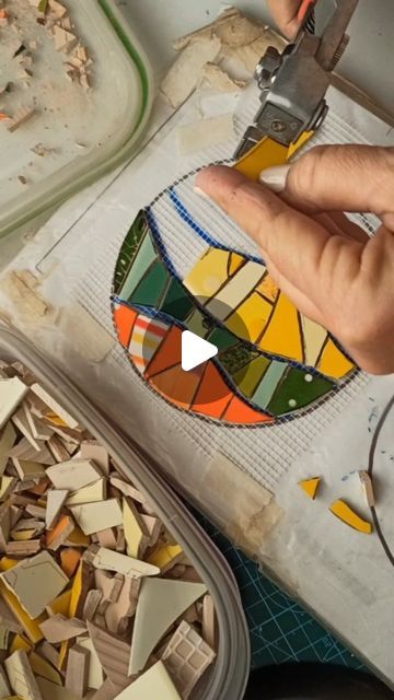 Glass Mosaics Ideas, Mosaic Projects Ideas, Mosaic Artwork Ideas, Vitromosaico Ideas, Vitrofusion Ideas, Mozaik Art, Abstract Mosaic Art, Easy Mosaic, Wood Placemats