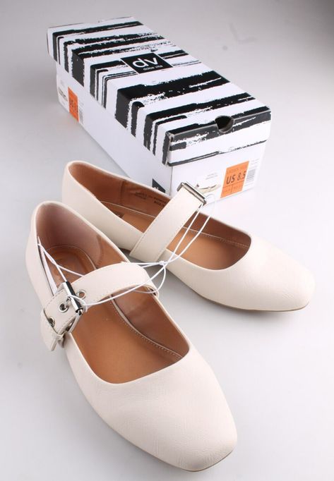 Step out in comfort and style with the DV by Dolce Vita Women's Munich Ivory Flat Shoes.  Brand New in Box! Crafted with synthetic uppers and an all-man made material composition, these flats offer durability and a sleek ivory hue that's versatile for any spring wardrobe.  Faux leather accents give these shoes a chic finish, perfect for casual outings or dressier occasions.   The design features a classic flat style, providing a stable, no-fuss foundation for all-day wear.  Manufactured in China, these shoes reflect the quality and design finesse synonymous with the DV by Dolce Vita brand.  Add a touch of sophistication to your footwear collection with this elegant and practical choice.