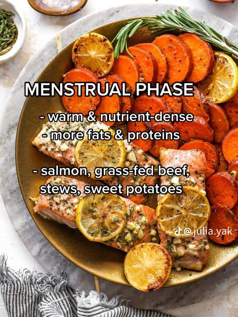 Menstrual Cycle Food Recipes, Menstrual Phase Meal Plan, Menstrual Phase Breakfast Ideas, Menstrual Phase Aesthetic, What To Eat On Period, Menstrual Meals, Menstrual Phase Snacks, What To Eat During Period, Menstrual Phase Soup