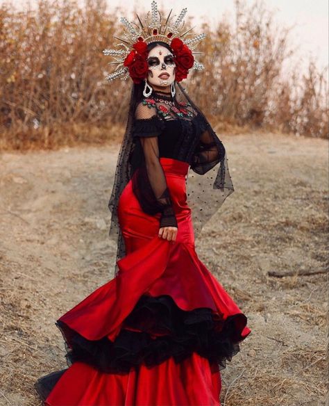 Costume Ideas Women Easy, Effortless Halloween Costumes, Mexican Halloween Costume, Catrina Costume, Creative Halloween Costume Ideas, Mexican Halloween, Halloween Costume Ideas Women, Sugar Skull Costume, Halloweenský Makeup