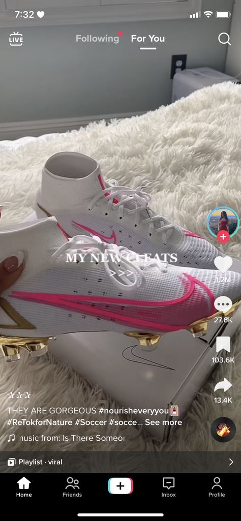 Women Cleats Soccer, Football Shoes For Women, Hello Kitty Soccer Cleats, Aesthetic Soccer Cleats, Soccer Asthetic Cleats, Cute Cleats Soccer, Soccer Boots Aesthetic, Cute Soccer Cleats Nike, Soccer Shoes Aesthetic