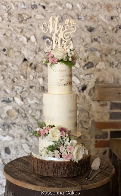 Wedding Cake With Fresh Flowers, Tall Wedding Cakes, Cake Styles, Cake With Fresh Flowers, Vintage Barrel, Barrel Cake, Fresh Flower Cake, Perfect English, Dream Wedding Cake