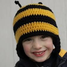 Bee Hats, Crochet Bumble Bee, Bee Ideas, Bee Hat, Bee Toys, Crochet Kids Hats, Ear Flap Hats, Creative Crochet, Bonnet Crochet