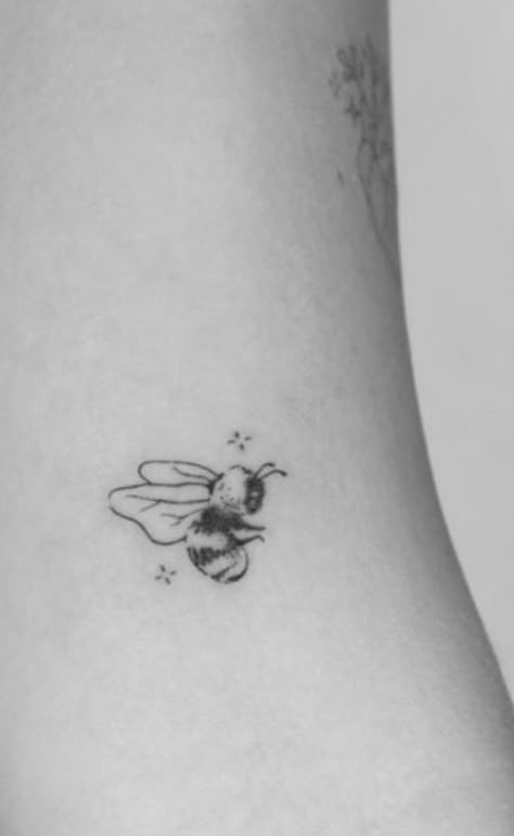 Bee Keeper Tattoo, Fineline Bumblebee Tattoo, Fine Line Honey Bee Tattoo, Small Bumblebee Tattoo, Winnie The Pooh Bee Tattoo, Bee Landing On Flower Tattoo, Tiny Beetle Tattoo, Bee Tattoo Linework, 2 Bees Tattoo